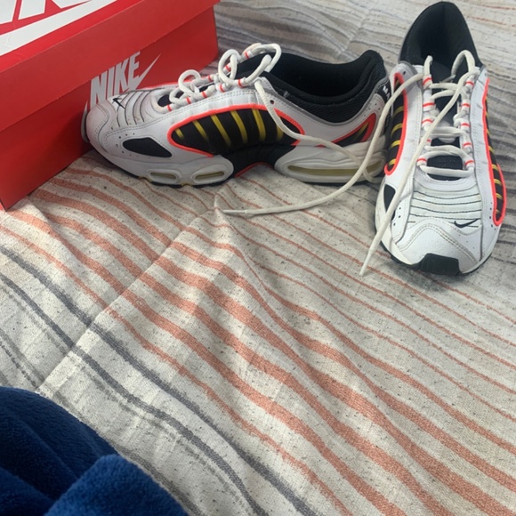 I’m selling Nike Air maxes - Picture 2 of 4